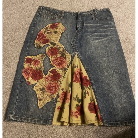 VTG EXPRESS EARLY 2000s DENIM SKIRT LOW RISE Modest Skirt FLORAL Y2k LIZ… - Picture 1 of 6